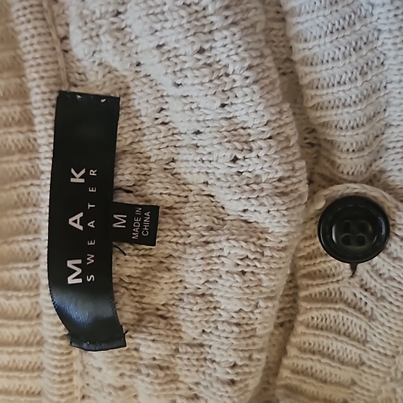 Cherry Mak 🍒 Sweater - Picture 8 of 8